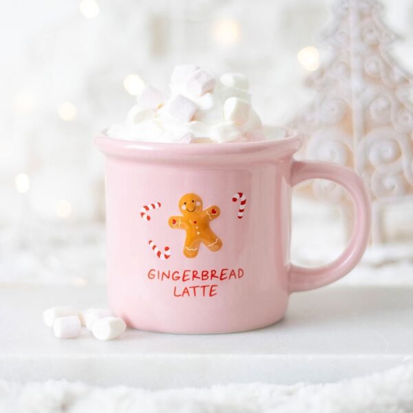 taza de café con leche de jengibre rosa
