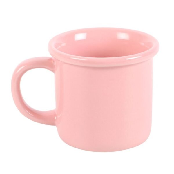 taza de café con leche de jengibre rosa