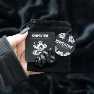 Serpiente de cristal de obsidiana negra