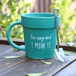 Taza y cuchara con forma de pala "Sexy and I Mow It"