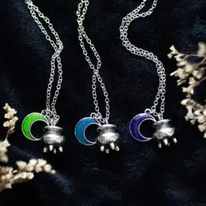Conjunto de 3 collares “Calderos de las Hermanas del Aquelarre”