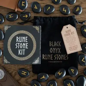 ⚔️ Conjunto de 25 piedras rúnicas vikingas de ónix negro⚔️🖤✨