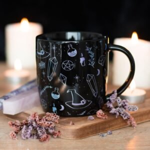 Taza con estampado de bruja de cristal