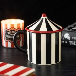Taza de carpa de circo con rayas negras