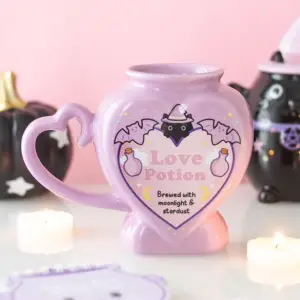 Taza Poción de amor en tonos pastel en una escena mística rosa